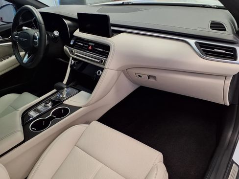 Used 2025 Genesis G70 2.5T RWD image 9