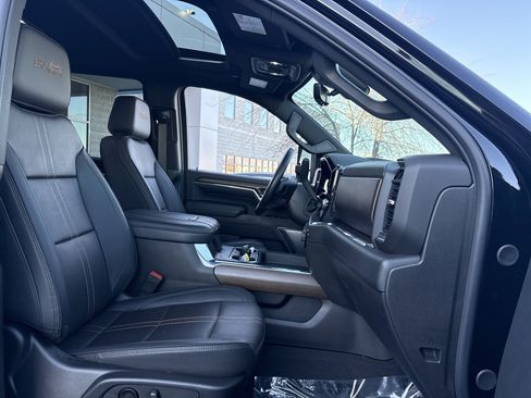 Used 2024 Chevrolet Silverado 3500 High Country w/ Technology Package image 29