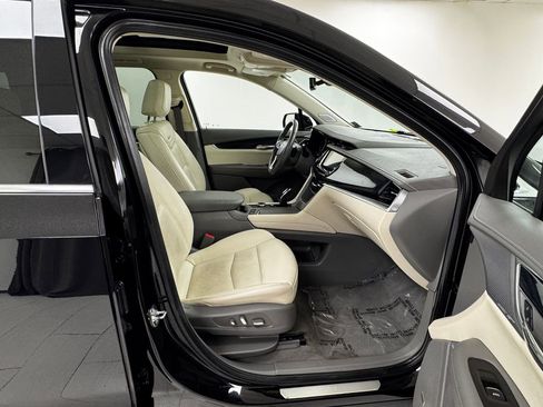 Used 2024 Cadillac XT6 Premium Luxury image 15