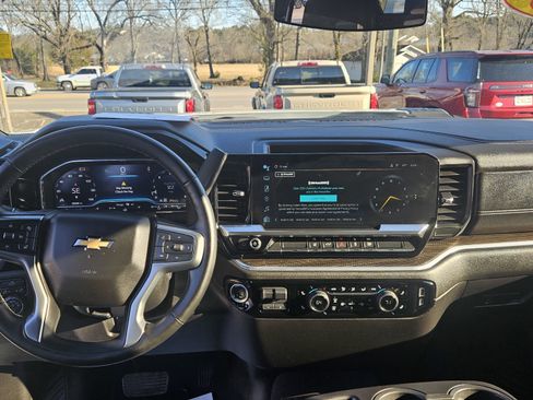 Used 2025 Chevrolet Silverado 2500 LT w/ Convenience Package image 12