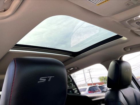 Used 2023 Buick Envision Essence w/ Technology Package I AWD/4WD image 22