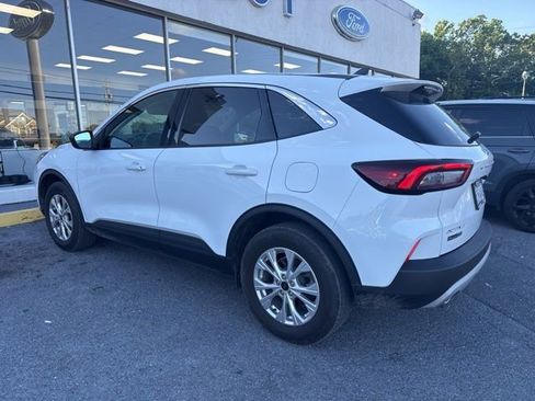 Used 2023 Ford Escape Active AWD/4WD image 3