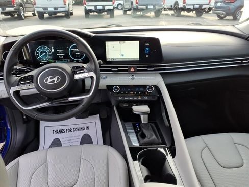 Used 2025 Hyundai Elantra Limited w/ Cargo Package image 12