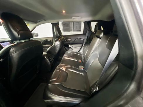 Used 2020 Jeep Cherokee Latitude Plus image 29