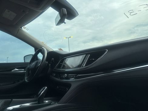 Used 2020 Buick Enclave Avenir w/ Avenir Technology Package FWD image 27