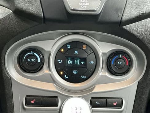 Used 2015 Ford Fiesta SE image 11