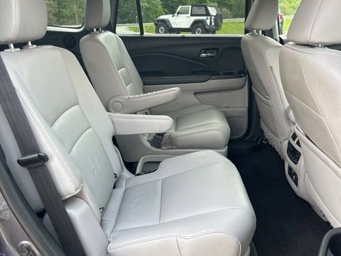 Used 2022 Honda Pilot Touring image 11