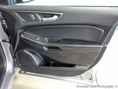 Used 2020 Ford Edge SE FWD image 21