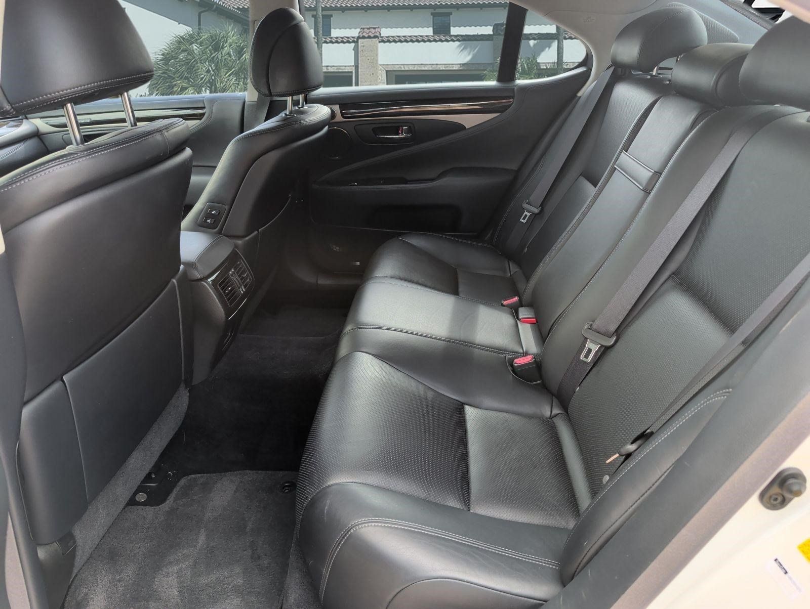 Used 2013 Lexus LS 460 w/ Comfort Pkg RWD image 24