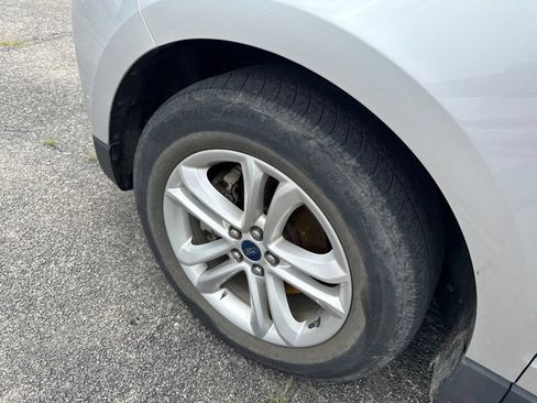Used 2019 Ford Edge SEL w/ Equipment Group 201A FWD image 8