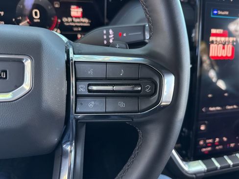 Used 2025 GMC Yukon Denali image 38