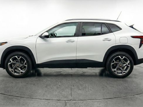 Used 2025 Chevrolet Trax LT image 5
