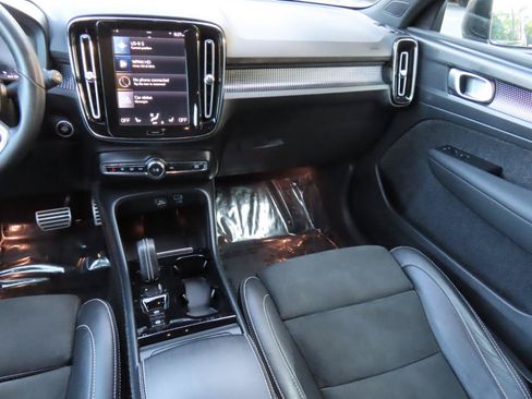 Used 2022 Volvo XC40 T5 R-Design w/ Climate Package AWD/4WD image 15