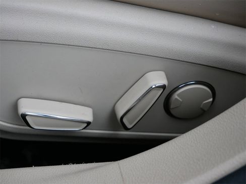 Used 2020 Lincoln MKZ AWD image 15