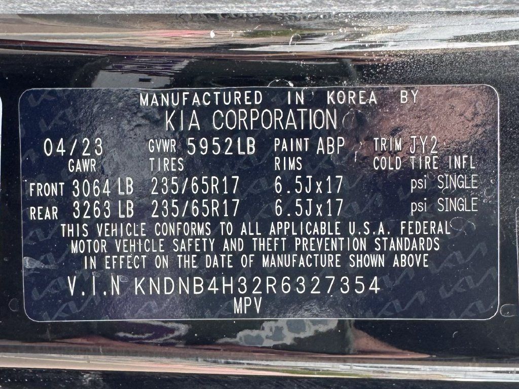 Used 2024 Kia Carnival LX FWD image 13