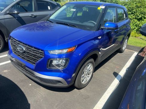 Used 2026 Hyundai Venue SE FWD image 2