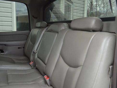 Used 2005 Chevrolet Avalanche Z71 w/ Sun And Sound Package image 15