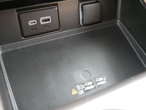 Used 2023 Chevrolet Suburban Premier AWD/4WD image 29