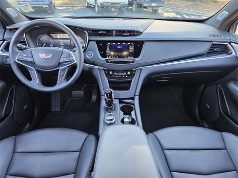 Used 2025 Cadillac XT5 Premium Luxury image 13