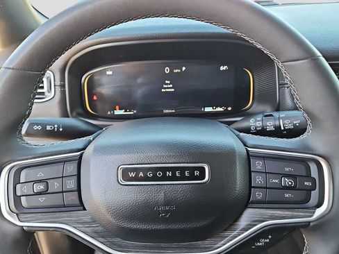 Used 2024 Jeep Wagoneer Series II w/ Flexible Seating Group AWD/4WD image 19