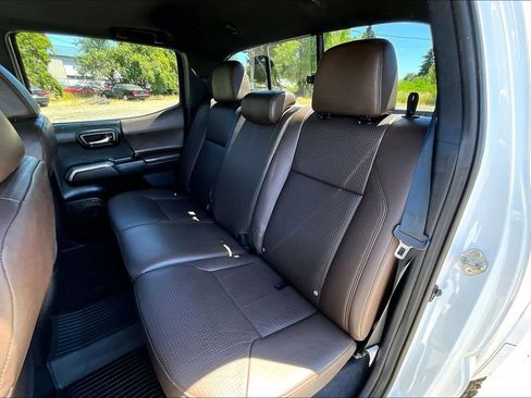 Used 2016 Toyota Tacoma Limited w/ Towing Package AWD/4WD image 21