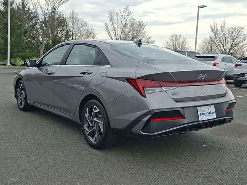Used 2024 Hyundai Elantra SEL w/ Convenience Package FWD image 19