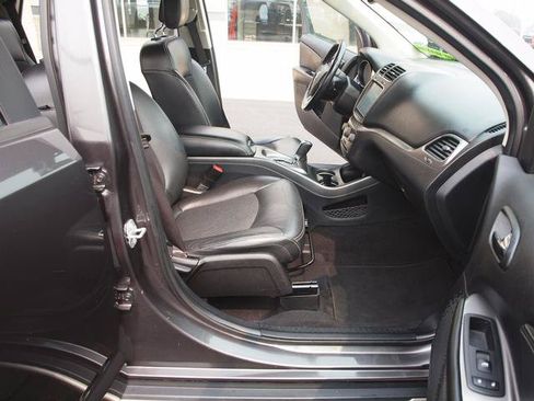 Used 2019 Dodge Journey Crossroad w/ Nav & Sun Group FWD image 6