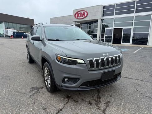 Used 2019 Jeep Cherokee Latitude Plus w/ Cold Weather Group AWD/4WD image 4