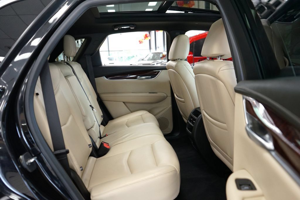 Used 2018 Cadillac XT5 Luxury AWD/4WD image 14