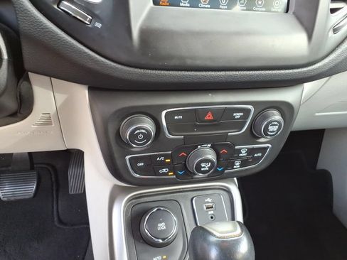 Used 2018 Jeep Compass Latitude w/ Popular Equipment Group AWD/4WD image 13
