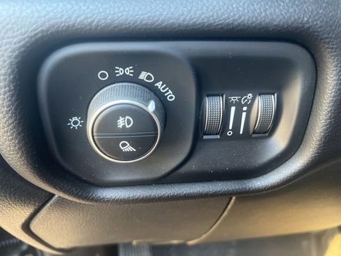 Used 2025 RAM 2500 Laramie AWD/4WD image 31