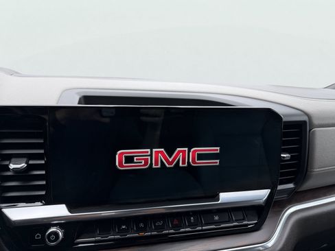Used 2023 GMC Sierra 1500 SLT w/ SLT Premium Package AWD/4WD image 17
