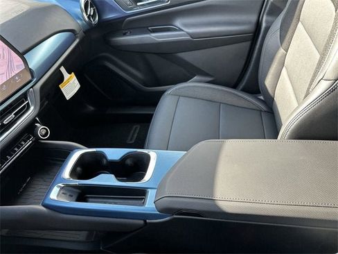 New 2026 Chevrolet Equinox EV LT image 24