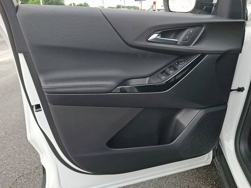 Used 2026 Chevrolet Equinox LT FWD image 12