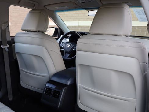 Used 2013 Toyota Avalon XLE FWD image 24