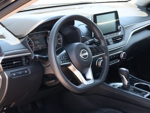 Used 2023 Nissan Altima 2.5 SV FWD image 12