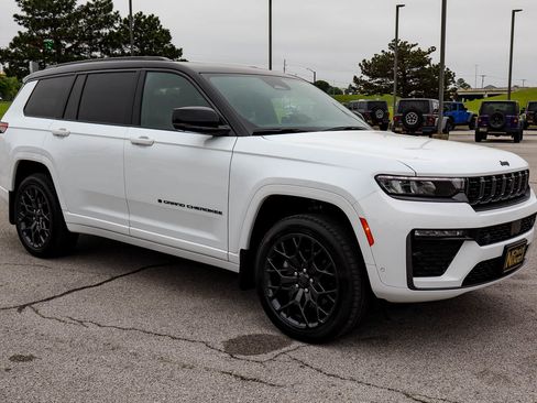 New 2026 Jeep Grand Cherokee L Summit w/ Obsidian Package AWD/4WD image 4