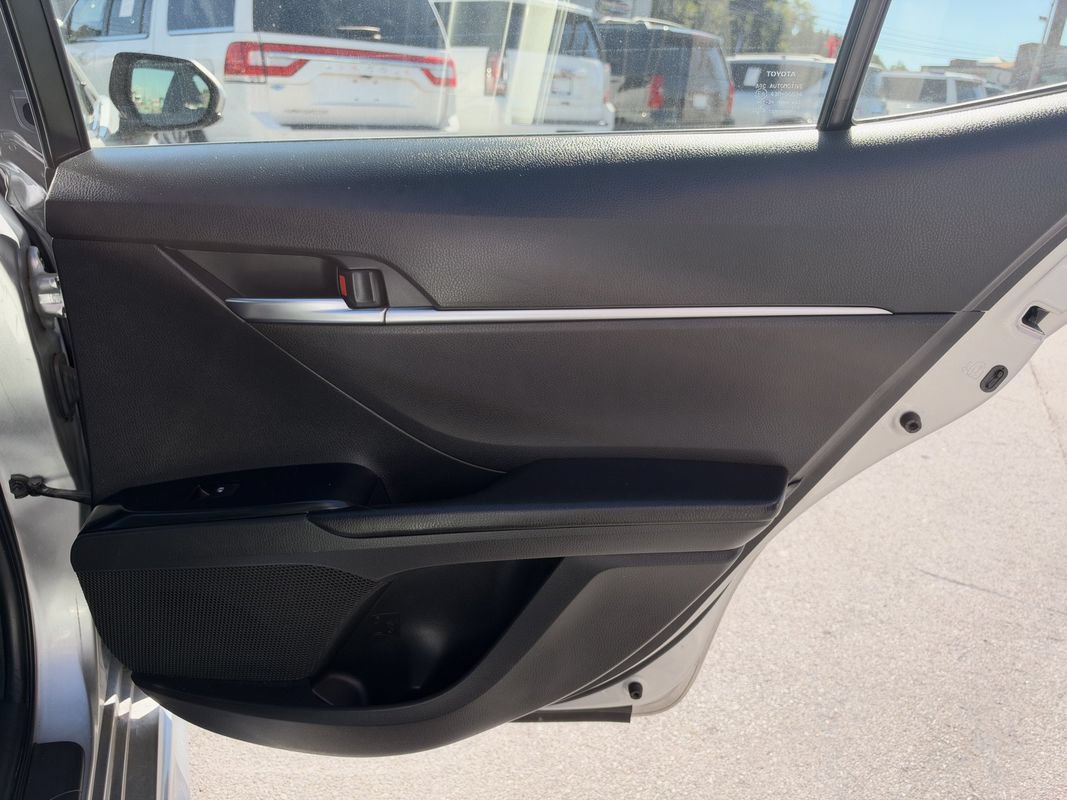 Used 2018 Toyota Camry SE w/ Moonroof Package FWD image 23