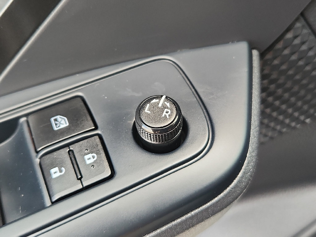 Used 2019 Toyota C-HR LE FWD image 17