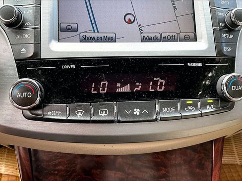 Used 2012 Toyota Avalon Limited FWD image 24