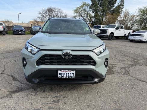 Used 2022 Toyota RAV4 XLE Premium image 8