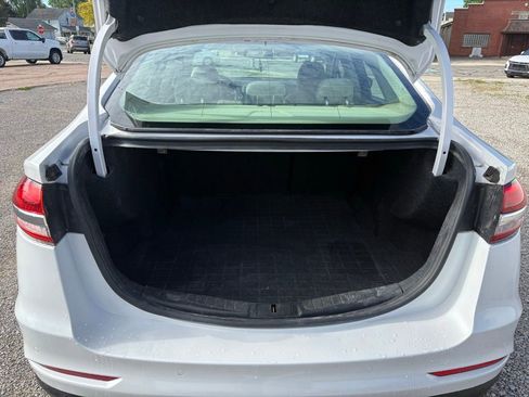 Used 2020 Ford Fusion SE FWD image 12