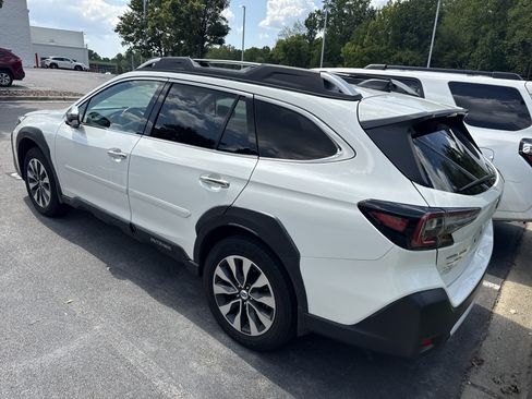 Used 2023 Subaru Outback Touring XT AWD/4WD image 10