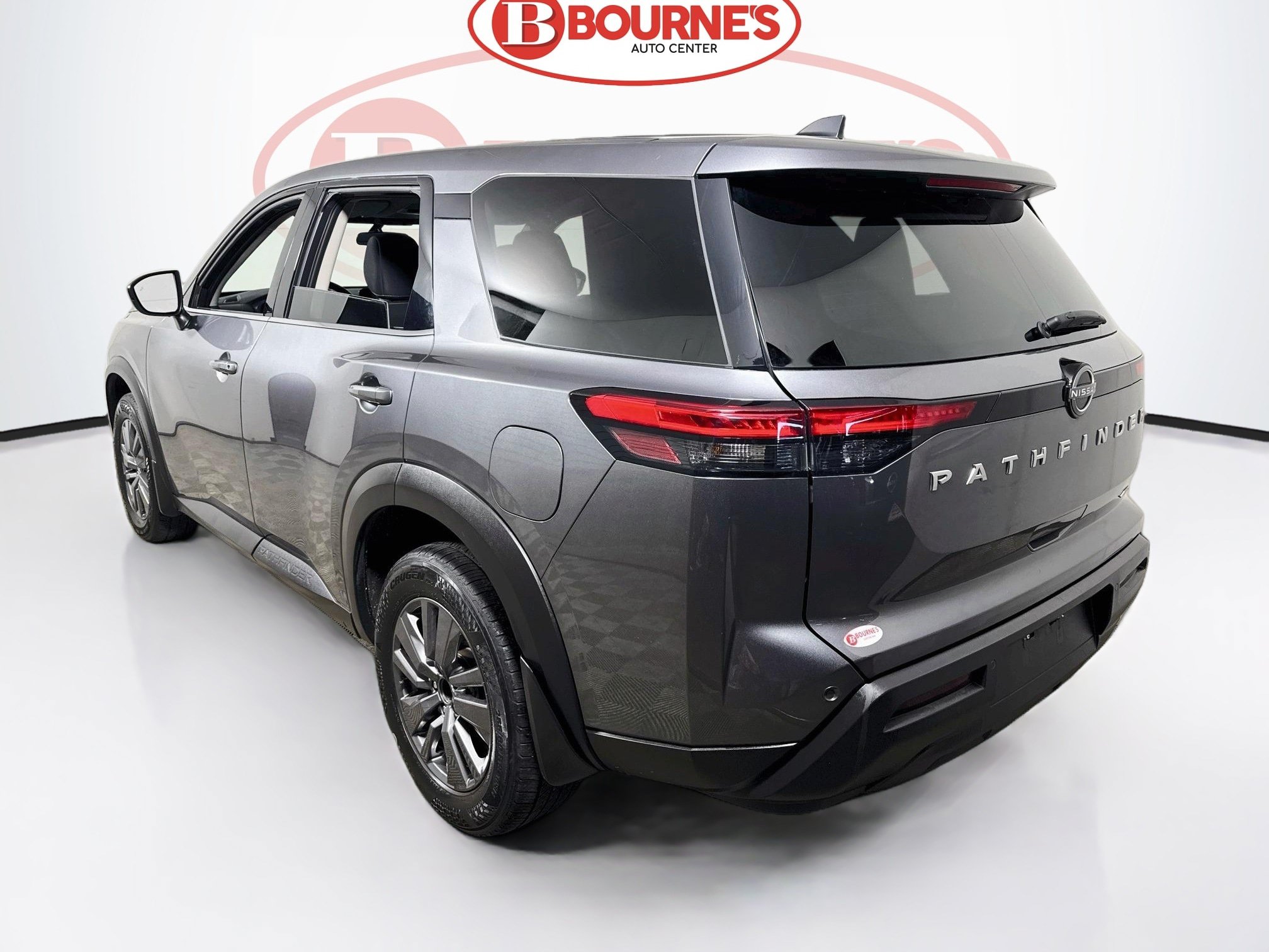 Used 2024 Nissan Pathfinder S AWD/4WD image 7