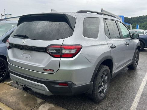 Used 2025 Honda Pilot TrailSport image 4