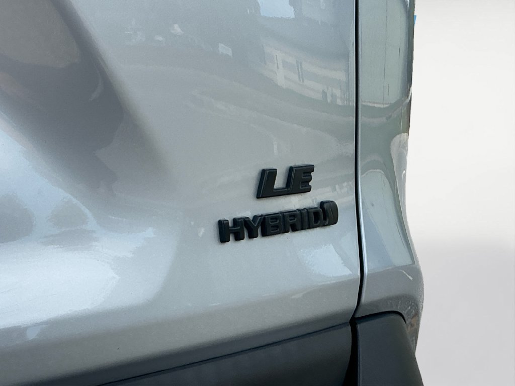 Used 2024 Toyota RAV4 LE AWD/4WD image 19