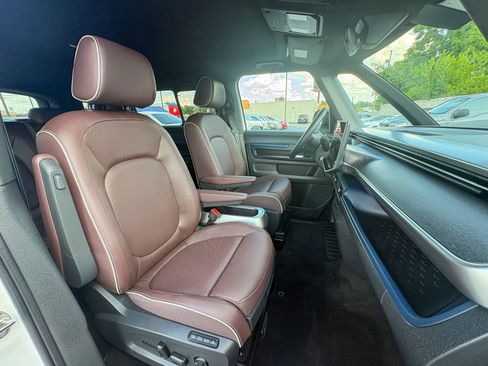 Used 2025 Volkswagen ID. Buzz Pro S RWD image 29