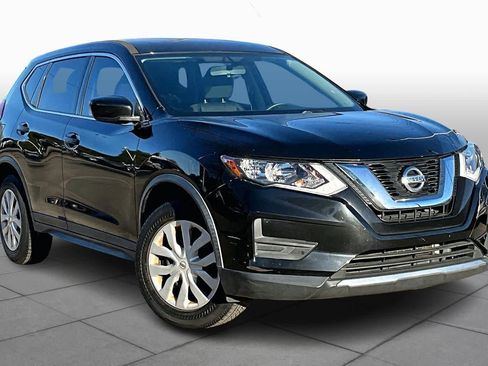 Used 2017 Nissan Rogue S image 2