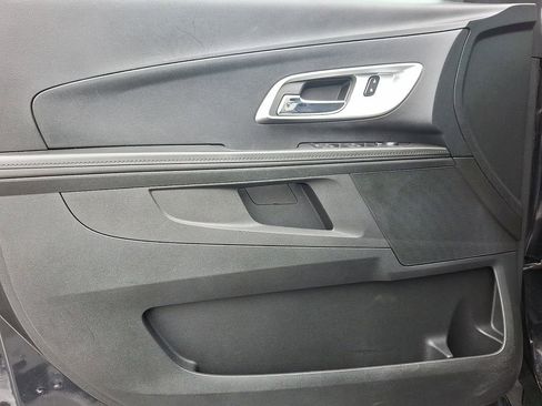 Used 2017 Chevrolet Equinox LT w/ Convenience Package image 11