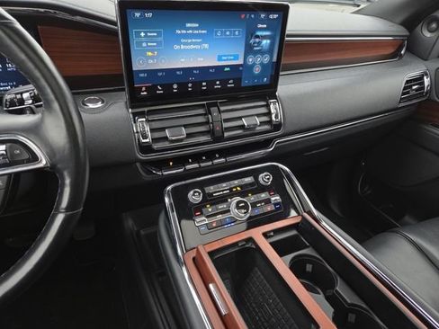 Used 2024 Lincoln Navigator Premiere image 42